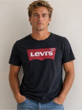 Levi’s Black Logo T-Shirt 🔴⚫ | Men’s Size Large | Classic Graphic Tee